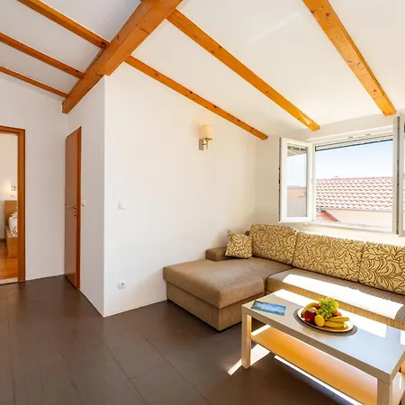 Apartmenthouse Ivana 公寓