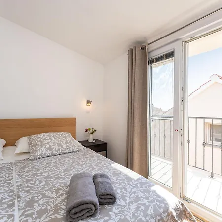 公寓 Apartmenthouse Ivana