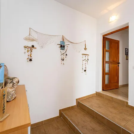 Apartmenthouse Ivana * Betina (Sibenik-Knin)