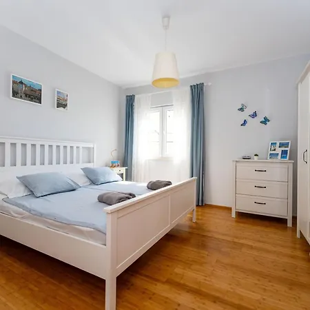 公寓 Apartmenthouse Ivana