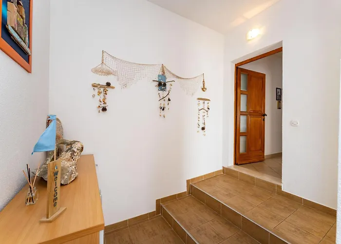 Apartmenthouse Ivana * Betina (Sibenik-Knin)